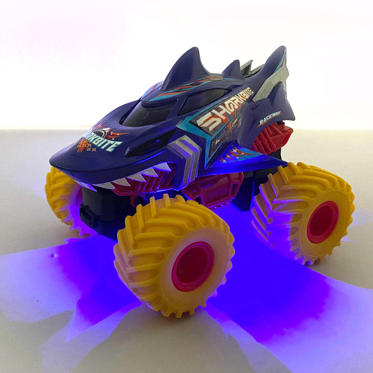 1:32 RC Shark Angry