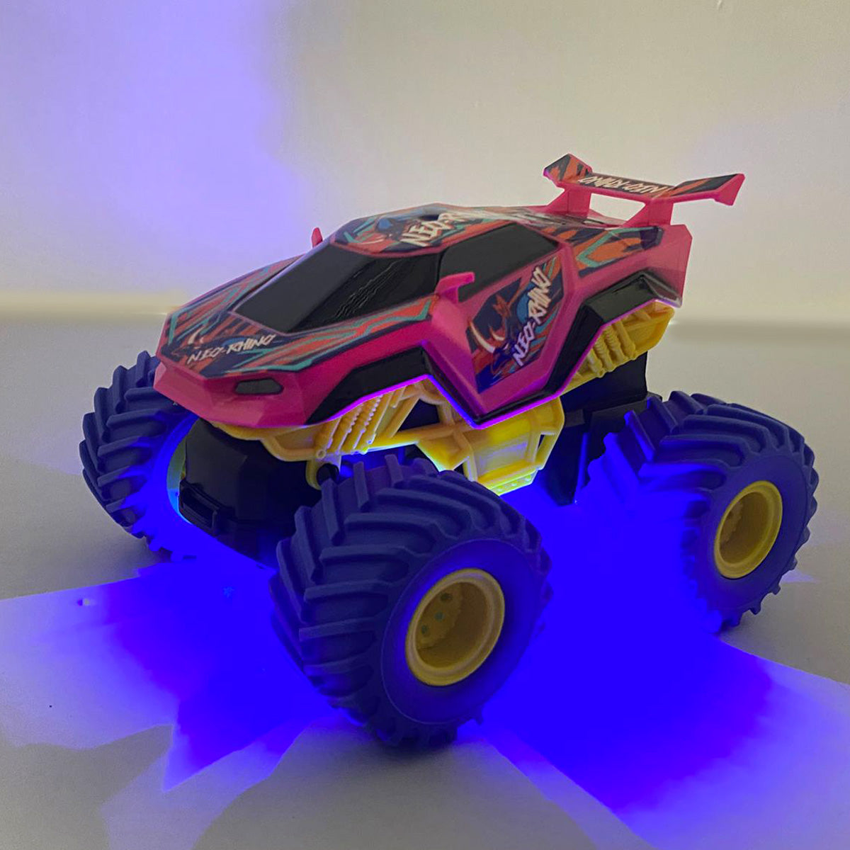 1:32 RC Neo Rhino