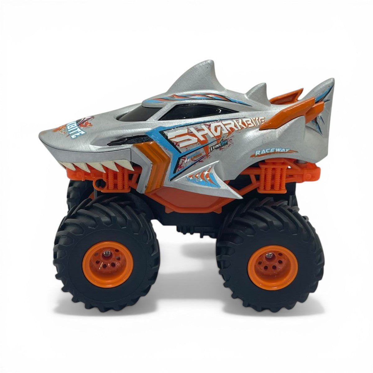 1:32 RC Sharkbite